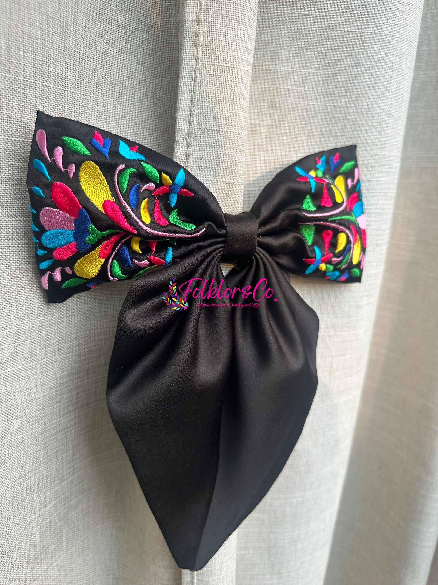 Black Folklorica Bow