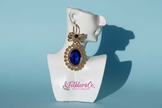 Mexican gold earring with blue gemstone on a white mannequin bust with 'Folkloryco' branding.